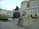 Pomnik_ks_J_Poniatowskiego_przed_palacem_prezydenckim.JPG (203874 bytes)